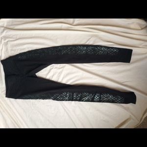 Adorable Lululemon athletic pants.